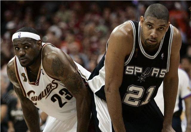 34岁“格斗女王”张伟丽说男朋友不好找后，自荐私信＂爆炸了＂