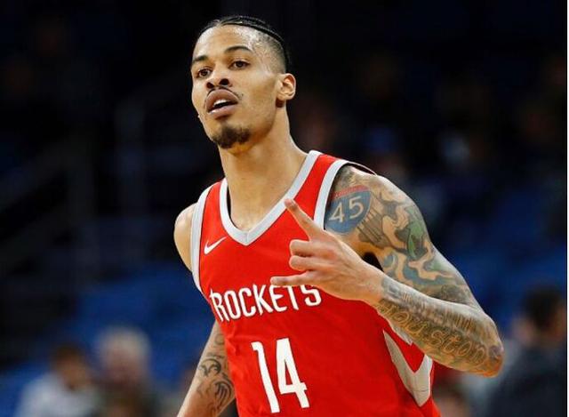 热议国足0-2：对阵小组前三6战全败 伊万到底练了啥？