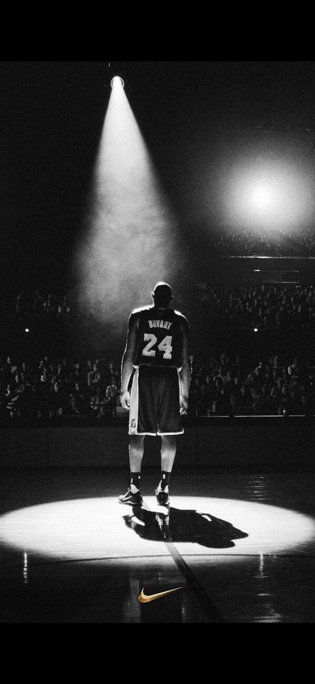 保罗生涯总助攻和抢断皆排名历史第二，仅次于斯托克顿