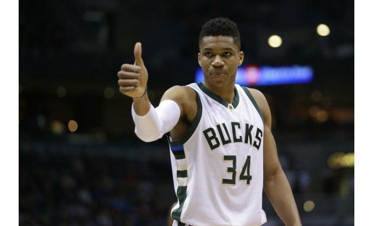 解析亚利桑那响尾蛇队如何通过多元化球员组合实现多维战术压制